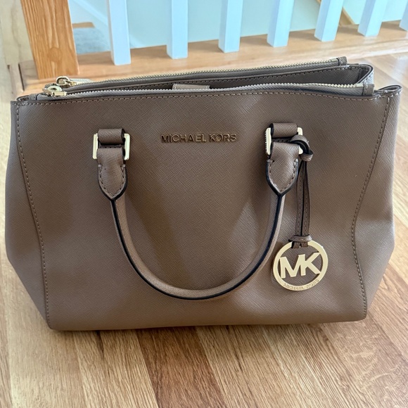 Michael Kors beige bag - Picture 2 of 8
